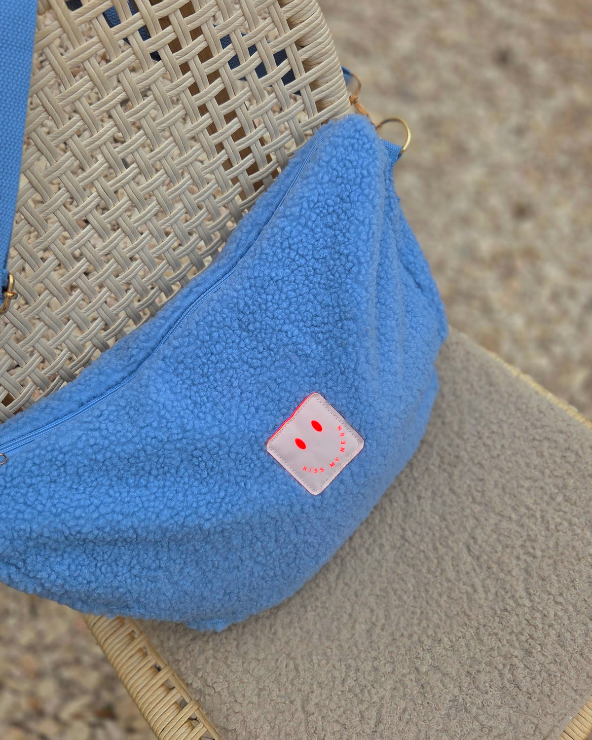 TEDDY HALFMOON CROSSBODY BAG BLUE