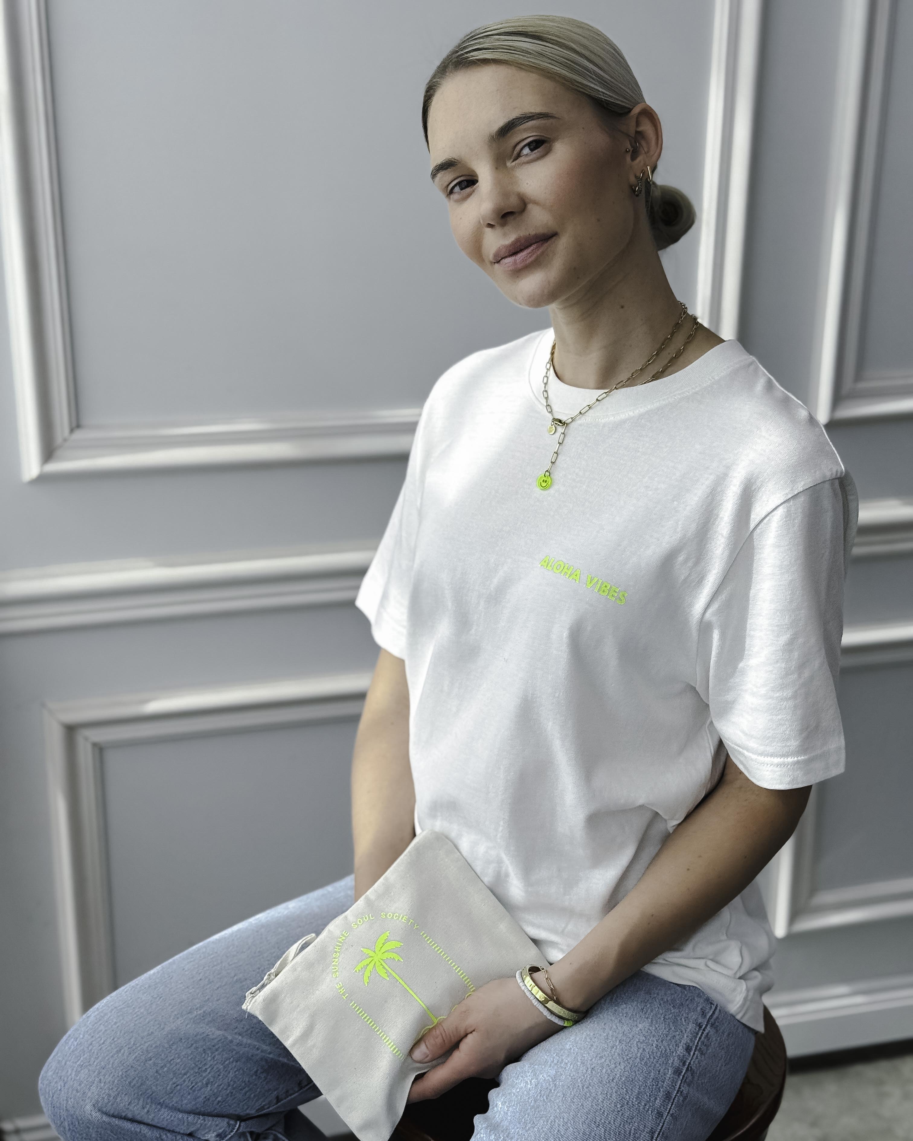 ALOHA VIBES T-Shirt
