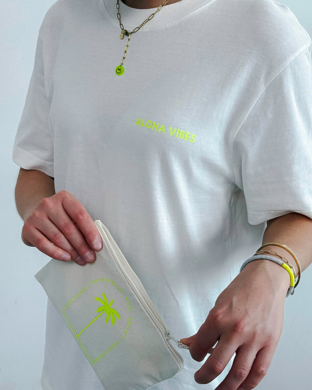 ALOHA VIBES T-Shirt