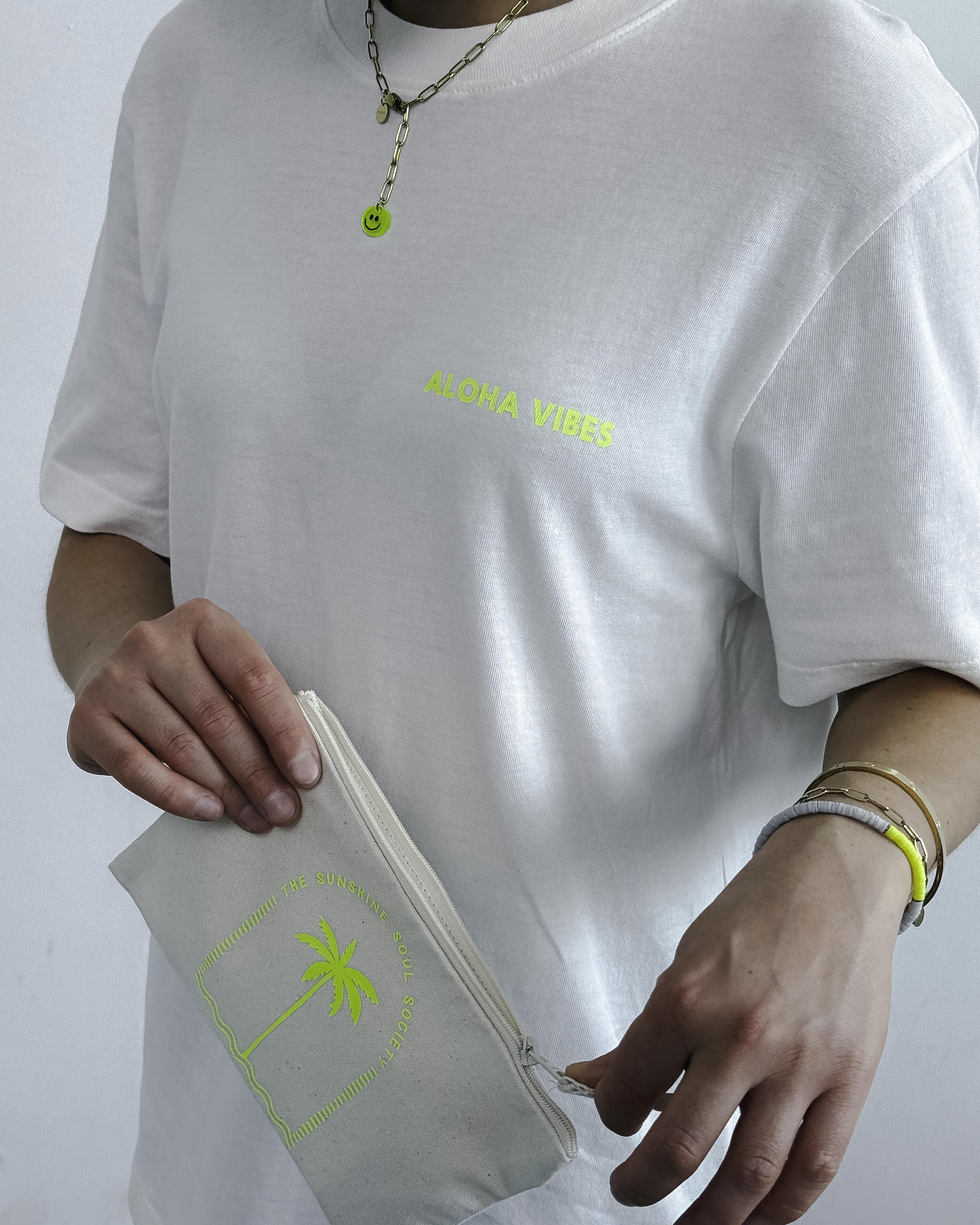 ALOHA VIBES T-Shirt