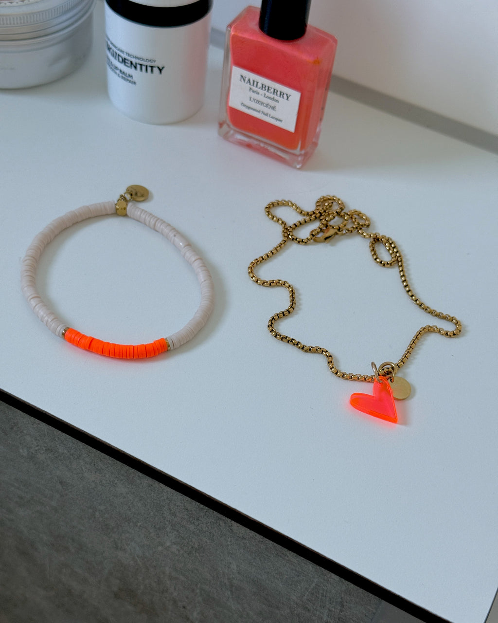 ACRYL HEART NECKLACE ORANGE GOLD