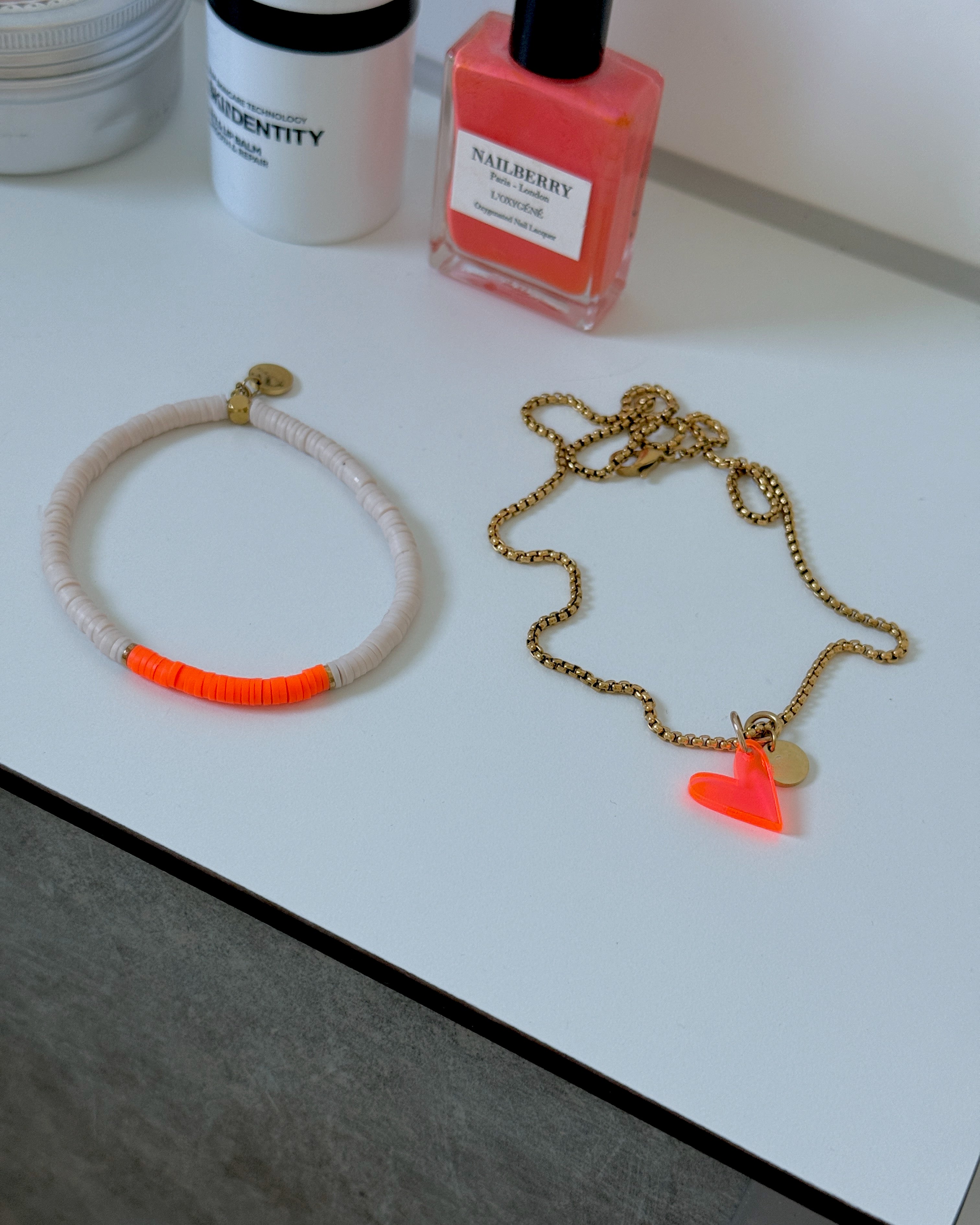 ACRYL HEART NECKLACE ORANGE GOLD