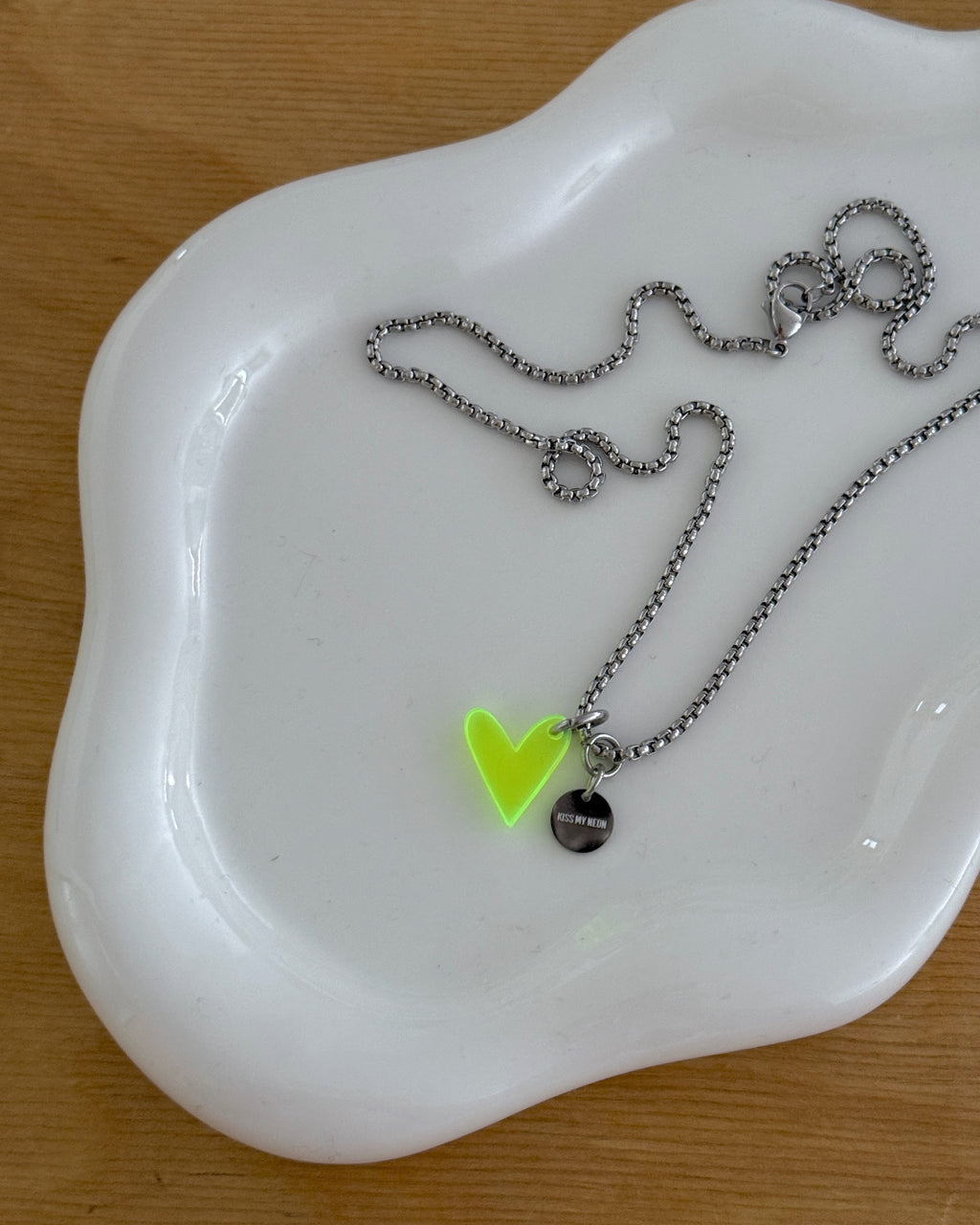 ACRYL HEART NECKLACE YELLOW SILVER