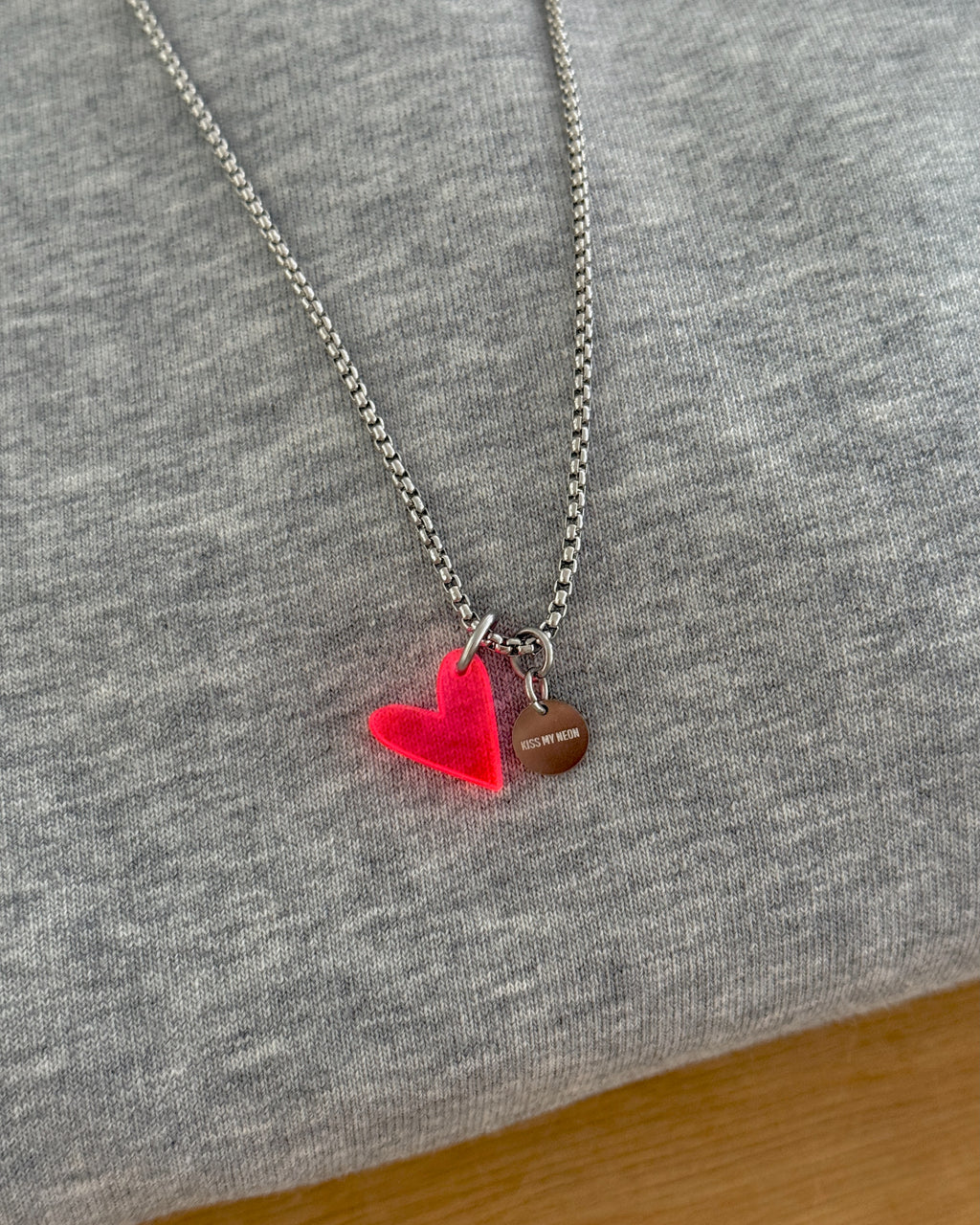 ACRYL HEART NECKLACE RED SILVER