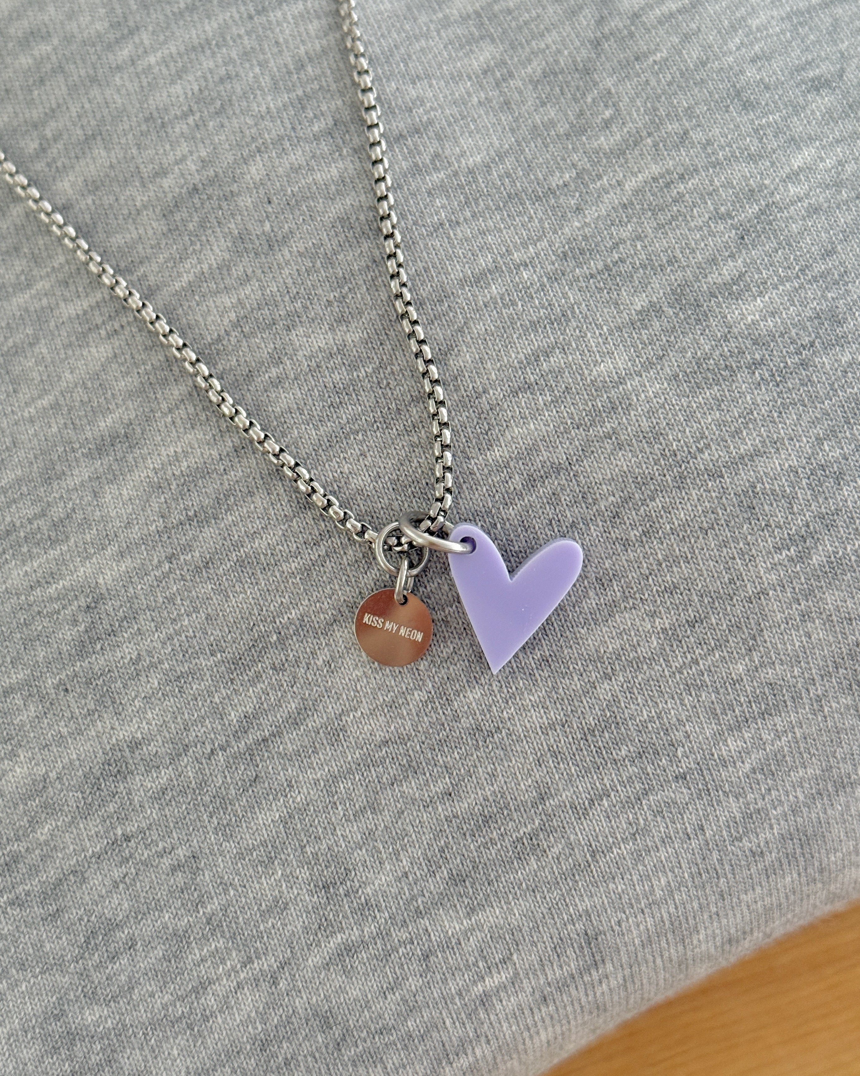 ACRYL HEART NECKLACE SOFT LILAC SILVER