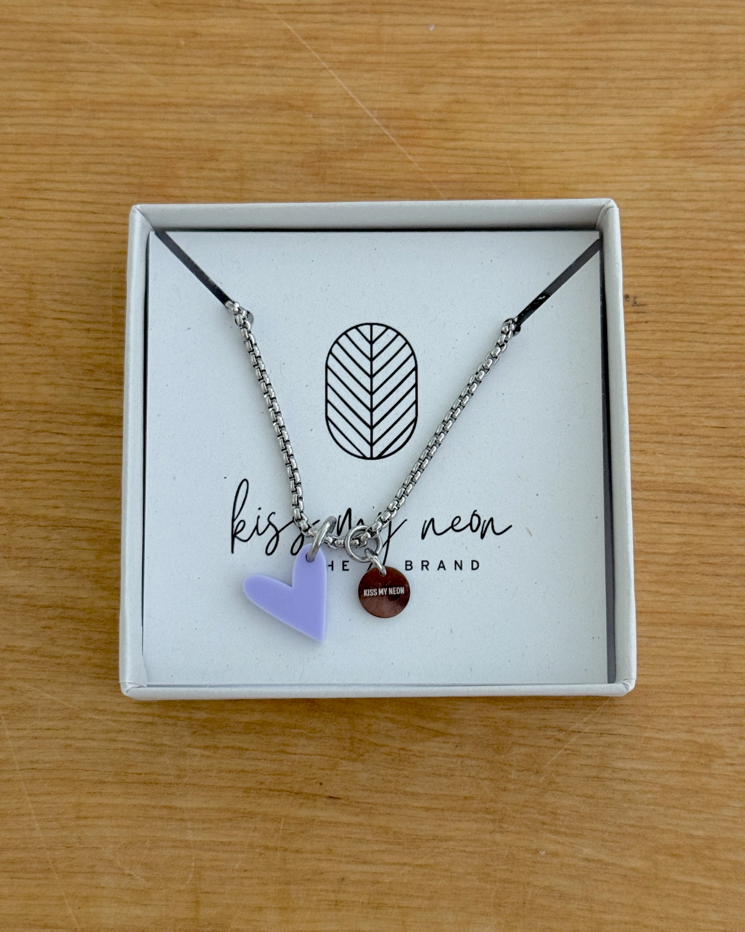 ACRYL HEART NECKLACE SOFT LILAC SILVER