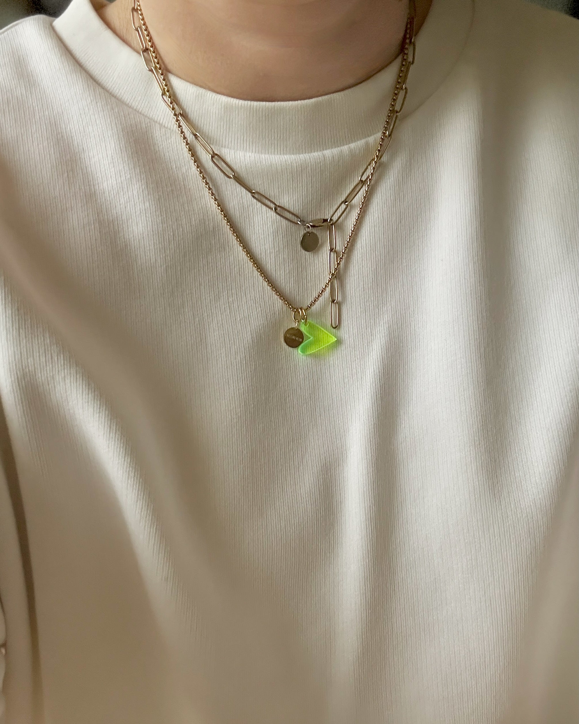 ACRYL HEART NECKLACE YELLOW GOLD