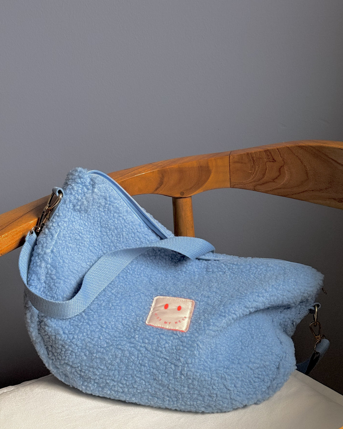 TEDDY HALFMOON CROSSBODY BAG BLUE