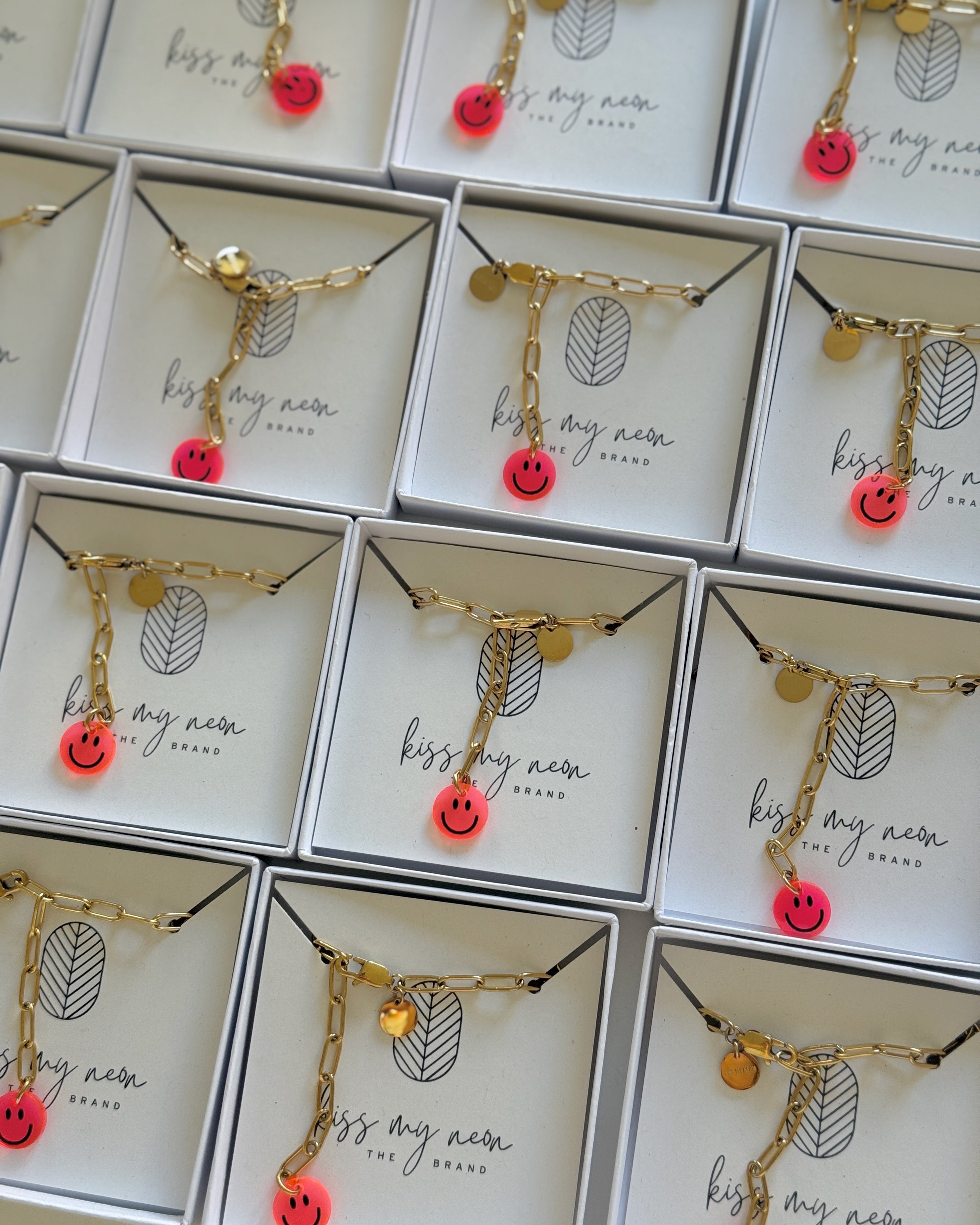 SOHO SMILEY CHAIN PINK GOLD