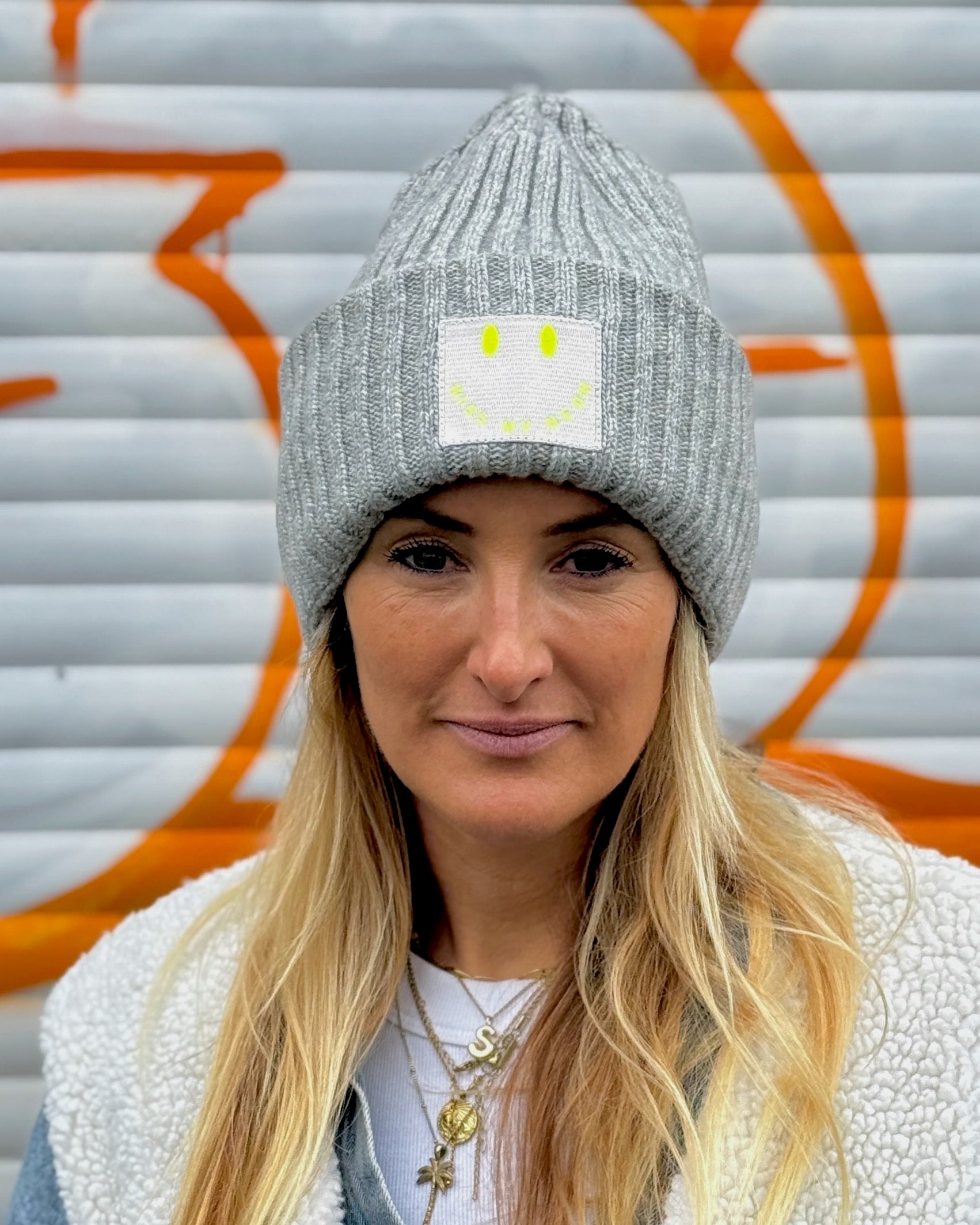 Limited Edition: Mütze GREY mit Stick Patch SIGNATURE SMILEY in Neon-Gelb