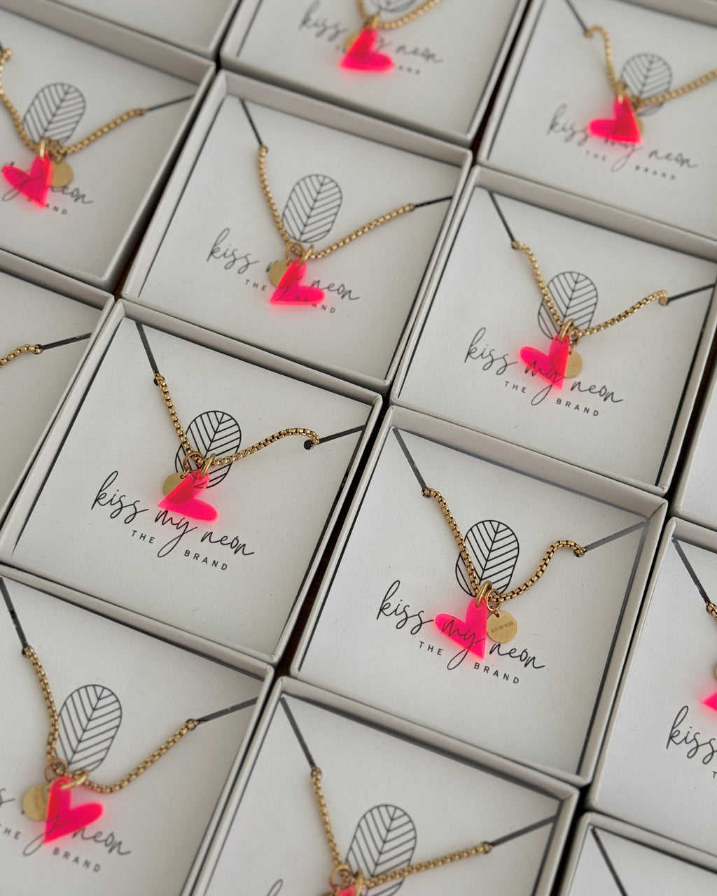 ACRYL HEART NECKLACE RED GOLD
