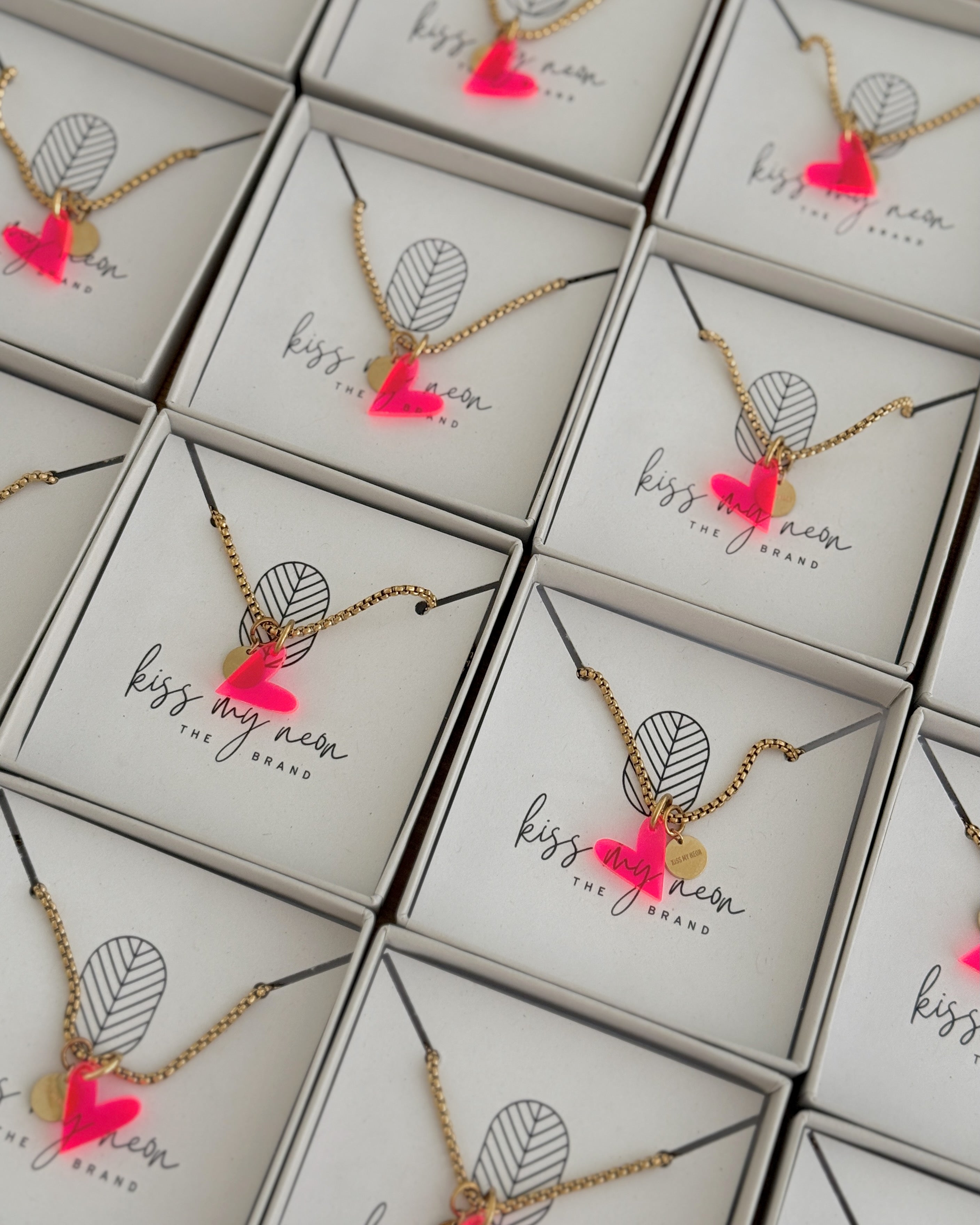 ACRYL HEART NECKLACE RED GOLD