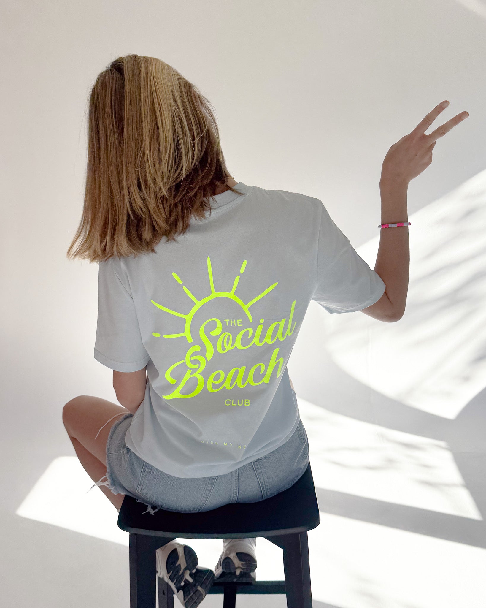 SOCIALBEACHCLUB_back_peace_mood