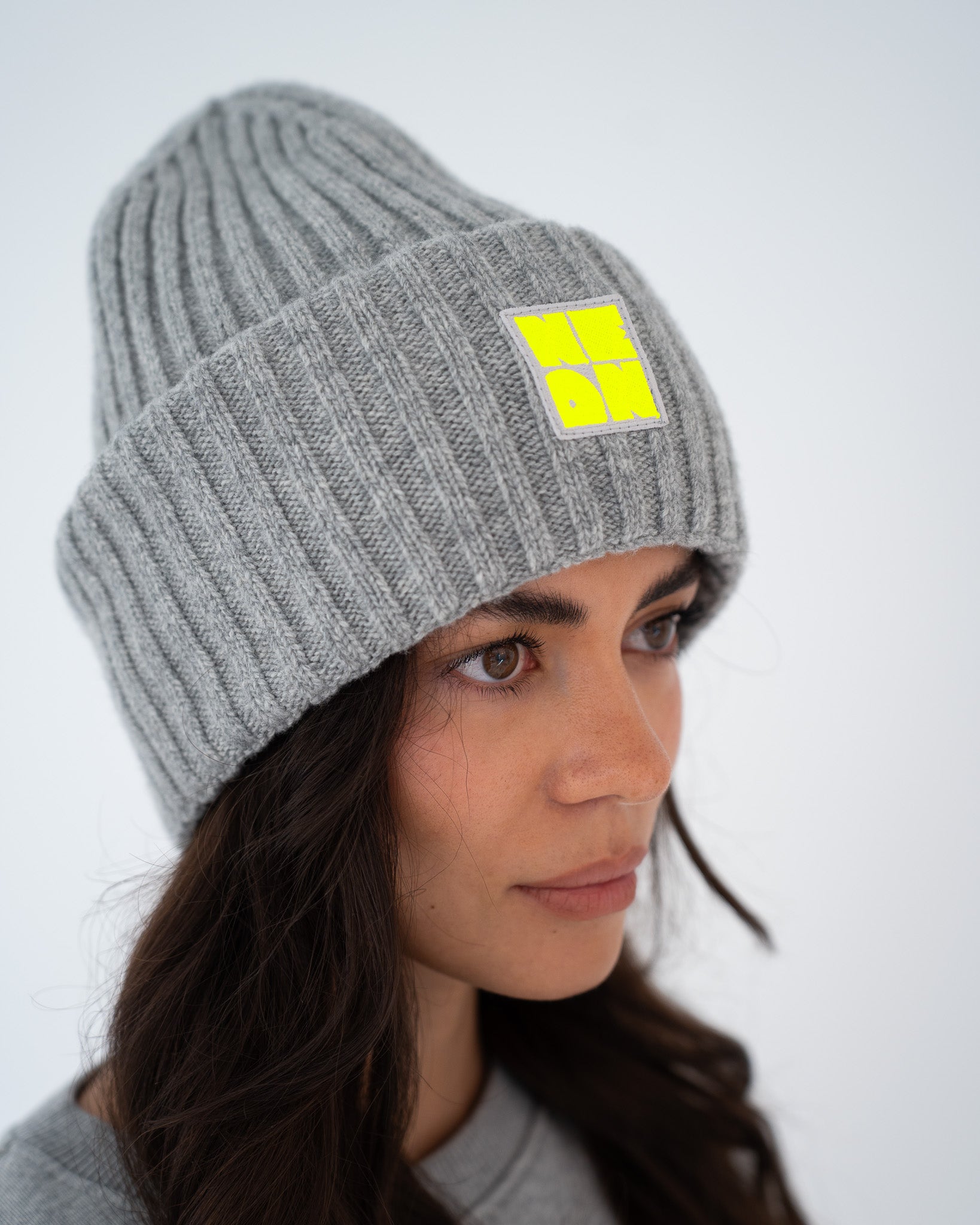 Mütze GREY mit Stick Patch in Neon-Gelb