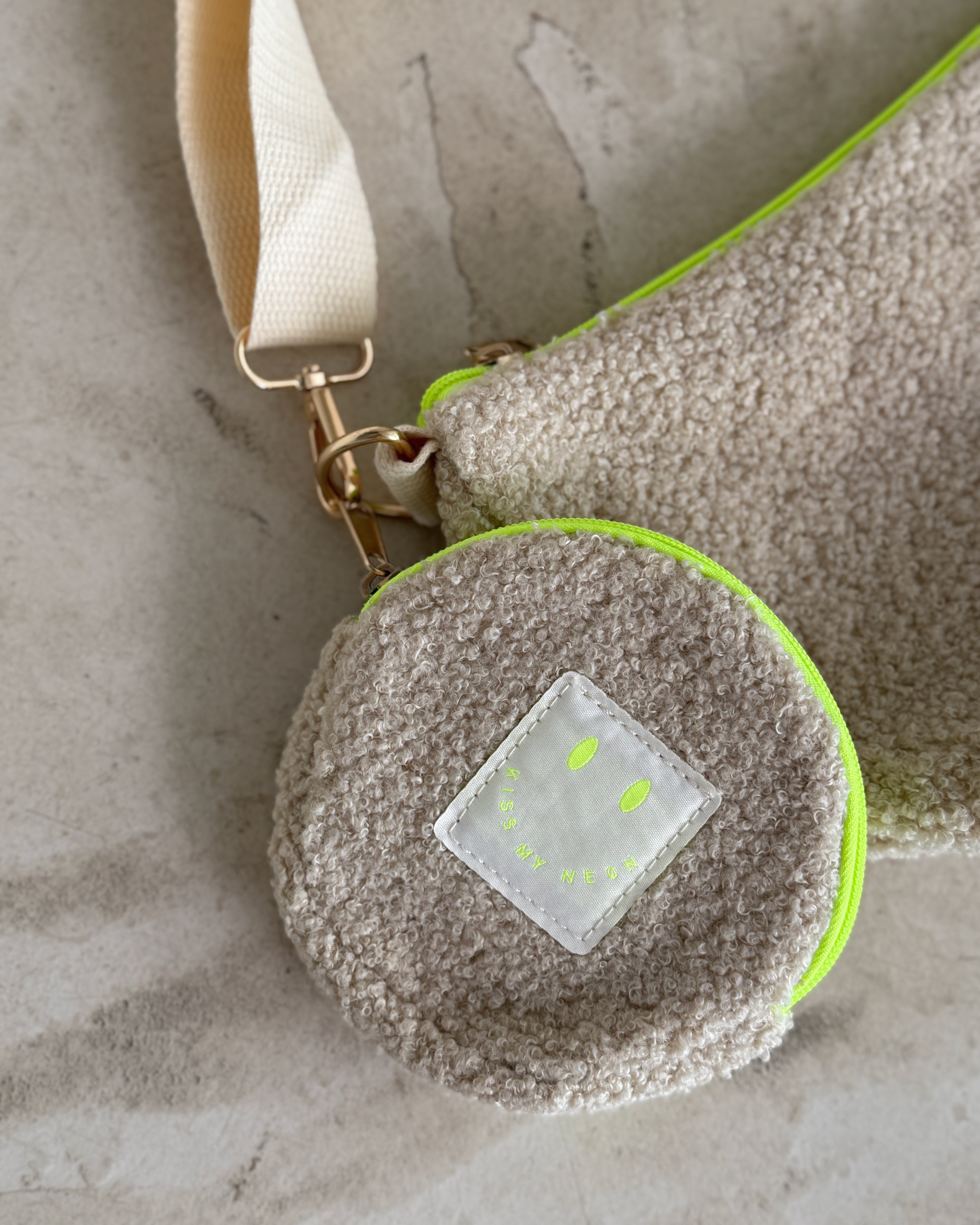 Crossbody Bag aus TEDDY Bouclé-Fleece