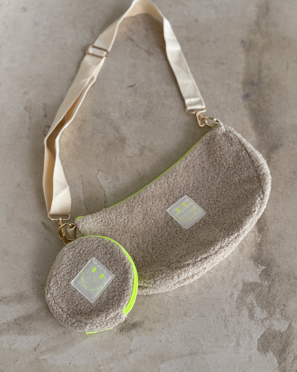 Crossbody Bag aus TEDDY Bouclé-Fleece