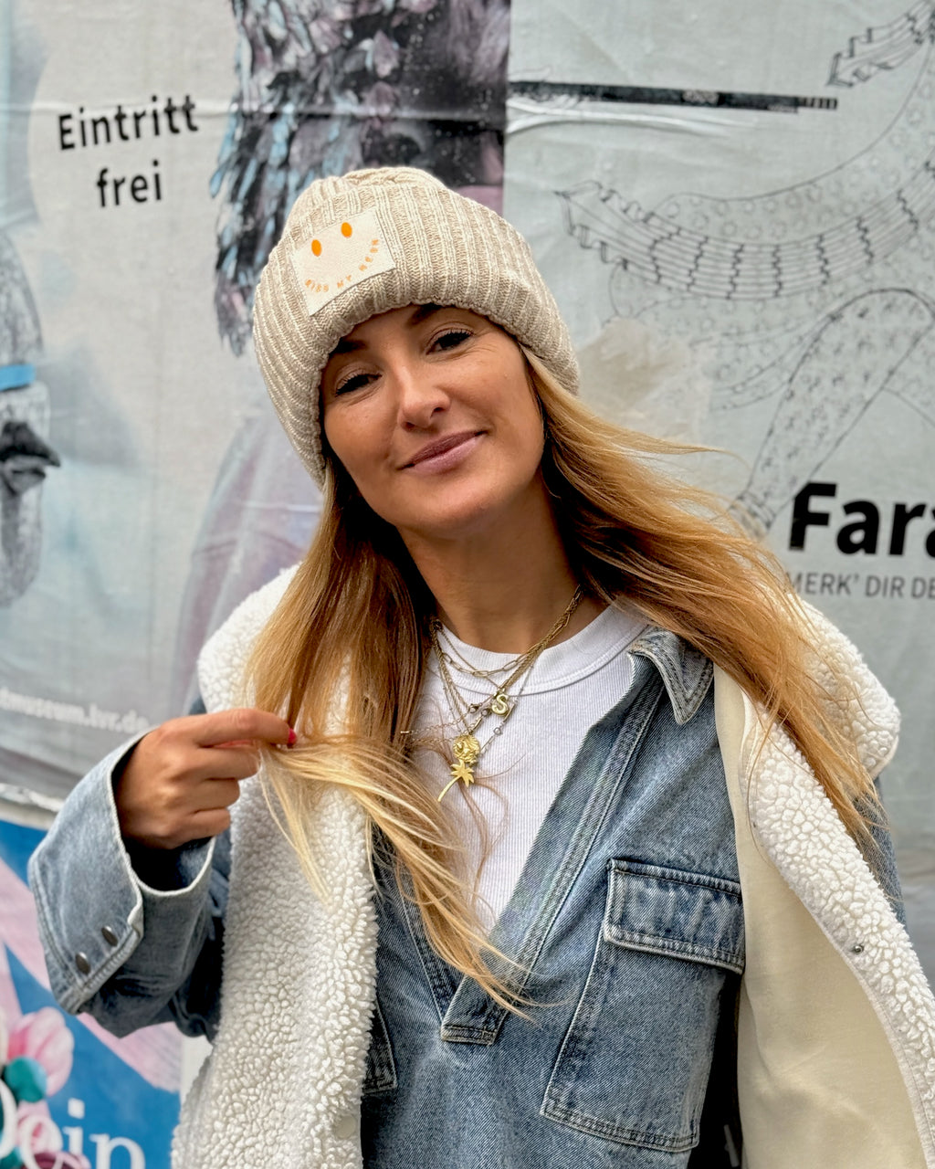 Limited Edition: Mütze SAND mit Stick Patch SIGNATURE SMILEY in Neon-Orange