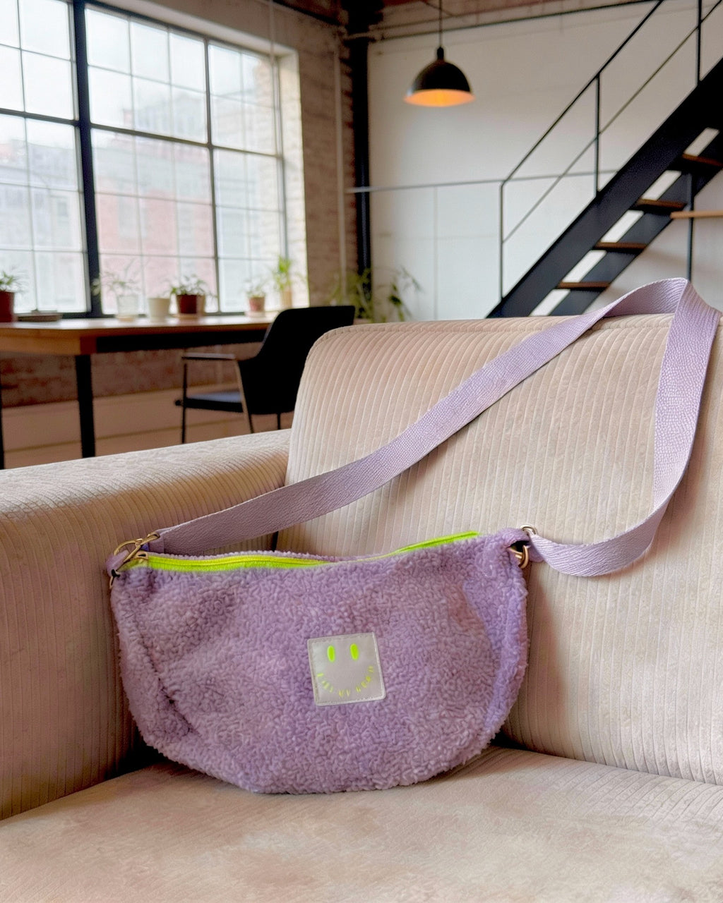 Crossbody Bag aus TEDDY Bouclé-Fleece LAVENDEL